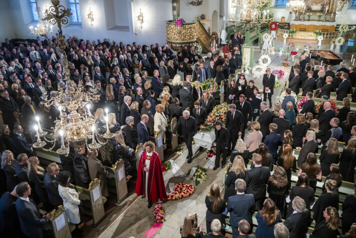 Ari Behn ble fredag bisatt fra en fullsatt Oslo domkirke. Ari Behn ble fredag bisatt fra en fullsatt Oslo domkirke.