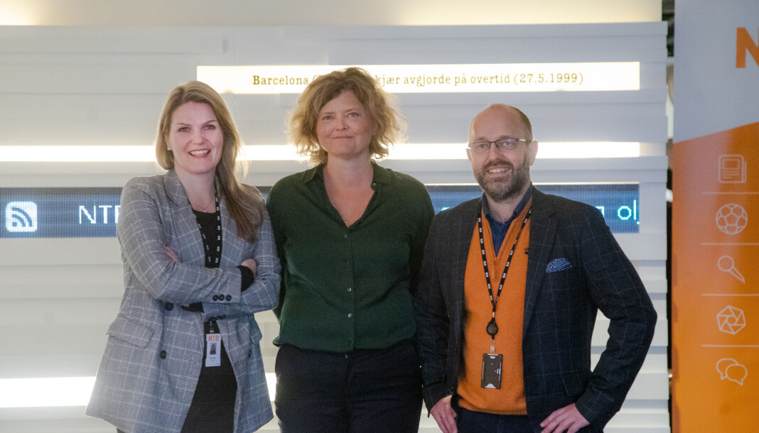 Ansvarlig redaktør i Nynorsk pressekontor Karoline Riise Kristiansen (t.v), avdelingsdirektør for fag og forsking ved Nasjonalbiblioteket Hege Stensrud Høsøien og sjefredaktør og adm. dir i NTB Mads Yngve Storvik. Ansvarlig redaktør i Nynorsk pressekontor Karoline Riise Kristiansen (t.v), avdelingsdirektør for fag og forsking ved Nasjonalbiblioteket Hege Stensrud Høsøien og sjefredaktør og adm. dir i NTB Mads Yngve Storvik.