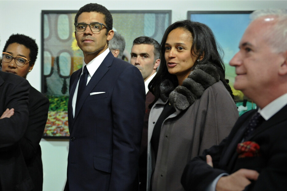Isabel dos Santos og ektemannen, kunstsamleren Sindika Dokolo, under åpningen av en kunstutstilling i Porto i Portugal i mars 2015.