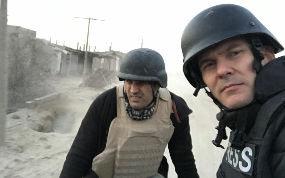 Afshin Ismaeli og Tor Arne Andreassen besøker fronten under kampene mot IS i Syria, januar 2019.