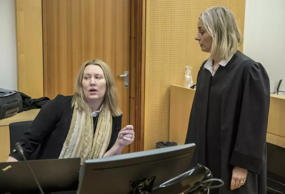 Forsvarer Elisabeth Myhre og aktor Trude Antonsen (t.h.) under rettssaken mot en mann i 40-årene med bakgrunn fra kultur og medier.