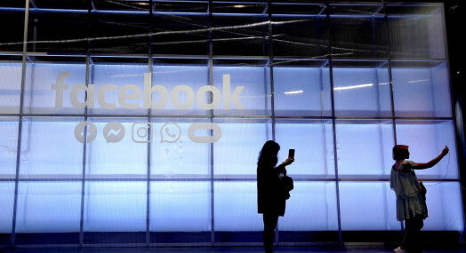 Facebook får stadig flere aktive brukere, likevel sank aksjekursen kraftig
