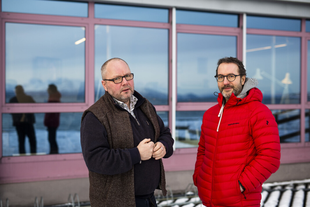 Nils Mehren (t.v) og Martin Mortensen har jobba sammen på NRK-kontoret i Harstad siden Mortensen kom dit fra NRK Finnmark i 2006. Sammen med to andre journalister dekker de Nord-Norges tettest befolkede område. Nils Mehren (t.v) og Martin Mortensen har jobba sammen på NRK-kontoret i Harstad siden Mortensen kom dit fra NRK Finnmark i 2006. Sammen med to andre journalister dekker de Nord-Norges tettest befolkede område.