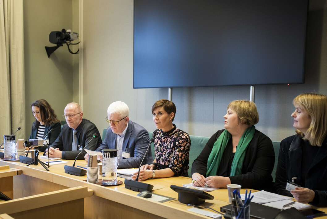 Høring om medieansvarsloven på Stortinget. Fra medieorganisasjonene: Reidun Kjelling Nybø, Arne Jensen, Dag Idar Tryggestad, Ina Nyrud, Elin Floberghagen og Randi Øgrey. Høring om medieansvarsloven på Stortinget. Fra medieorganisasjonene: Reidun Kjelling Nybø, Arne Jensen, Dag Idar Tryggestad, Ina Nyrud, Elin Floberghagen og Randi Øgrey.