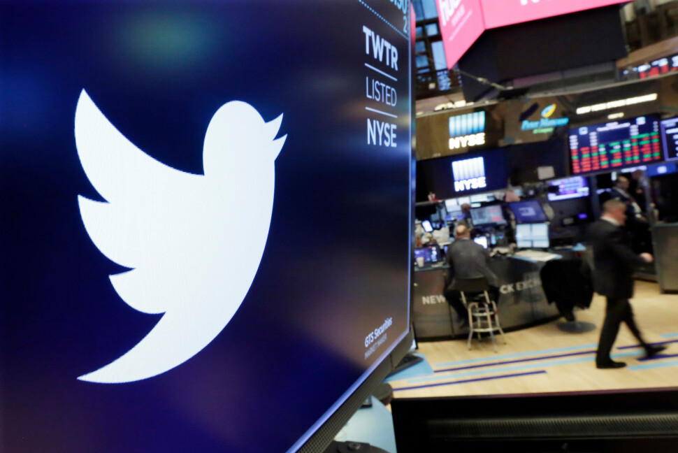 To av Facebooks offisielle kontoer på Twitter ble hacket fredag, bekrefter sosiale medier-giganten.
