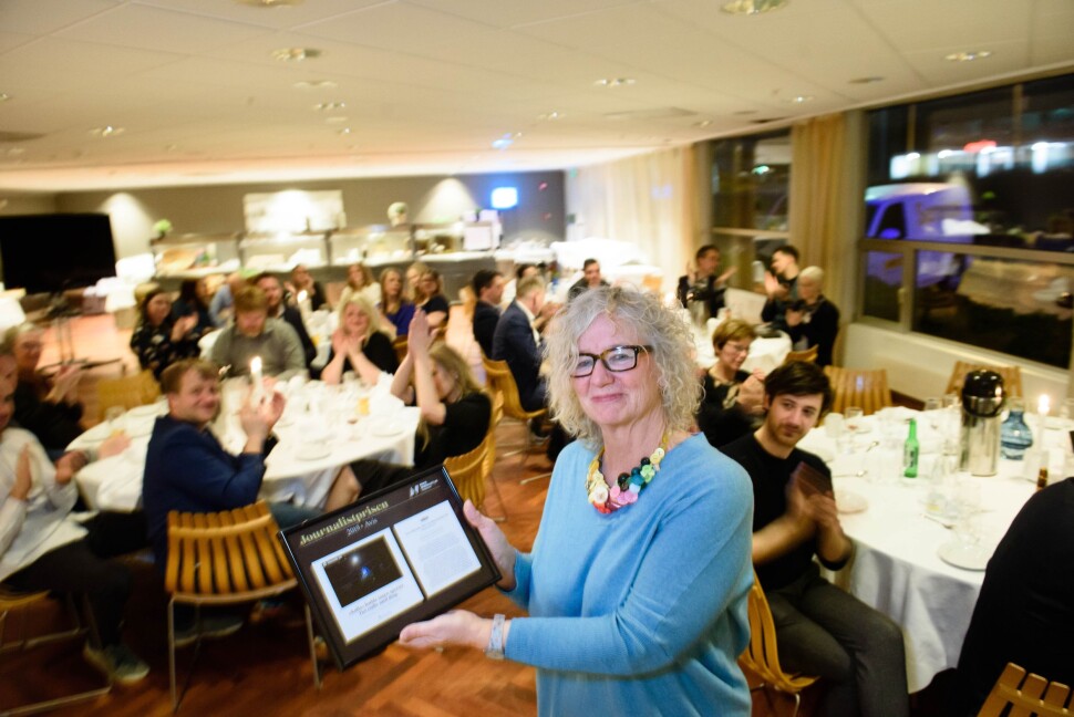Vinner avis: Trine Styve Varlo tok imot journalistprisen på vegner av Haugesunds Avis i kategorien avis, for artikkelkomplekset «Øksedrap i psykiatrien». Vinner avis: Trine Styve Varlo tok imot journalistprisen på vegner av Haugesunds Avis i kategorien avis, for artikkelkomplekset «Øksedrap i psykiatrien».