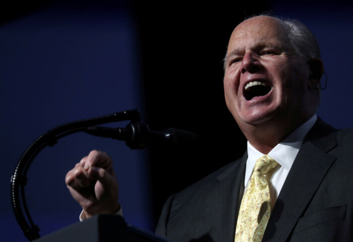 Rush Limbaugh fikk sitt første gjennombudd på midten av 80-tallet. Rush Limbaugh fikk sitt første gjennombudd på midten av 80-tallet.