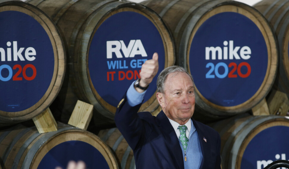 Multimilliardær Michael Bloomberg lover å selge sitt innbringende selskap Bloomberg LP dersom han vinner kampen om å bli USAs neste president.