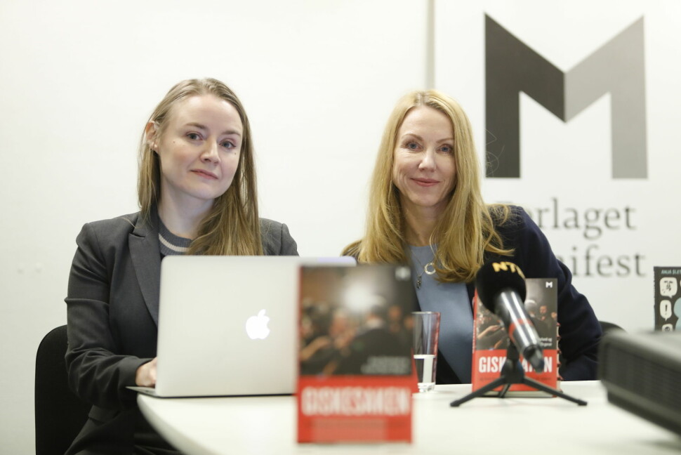 Førstelektor Anja Sletteland (t.v.) og professor Kristin Skare Orgeret presenterte tirsdag boka «Giskesaken og hvordan vi får #metoo tilbake på sporet».