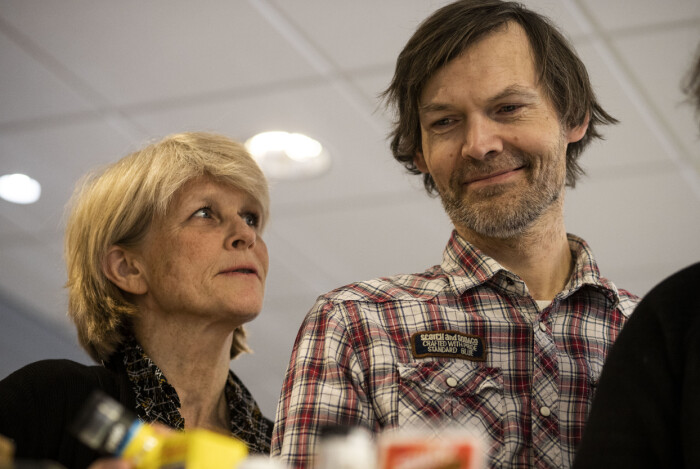 Sportsjournalist John Rasmussen er vant til å jobbe med løpende nyheter. – Å sitte med så mye materiale uten å publisere et eneste ord, var ekstremt stressende, sier han. Sportsjournalist John Rasmussen er vant til å jobbe med løpende nyheter. – Å sitte med så mye materiale uten å publisere et eneste ord, var ekstremt stressende, sier han.