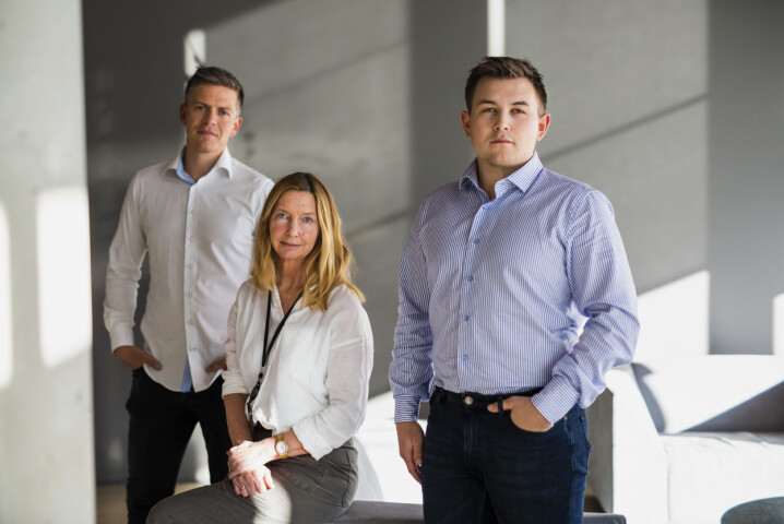 Kenneth Fossheim (t.v.), Elin Sørsdahl og Mads Fremstad i TV 2 jobbet fram sakene som belyste Sofie Bakkemyrs versjon av «dansevideoen» med Trond Giske. Kenneth Fossheim (t.v.), Elin Sørsdahl og Mads Fremstad i TV 2 jobbet fram sakene som belyste Sofie Bakkemyrs versjon av «dansevideoen» med Trond Giske.