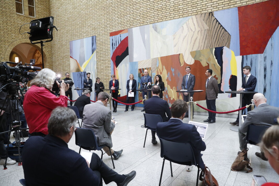 Pressekonferanse på Stortinget i forbindelse med regjeringens krisepakke. Foto: Terje Bendiksby / NTB scanpix Pressekonferanse på Stortinget i forbindelse med regjeringens krisepakke. Foto: Terje Bendiksby / NTB scanpix