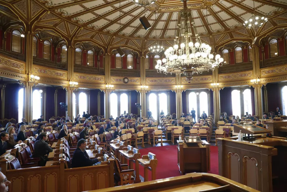 Flertallet på Stortinget ble i dag enige om flere tiltak mot koronakrisen, blant annet kutt i arbeidsgiveravgiften.