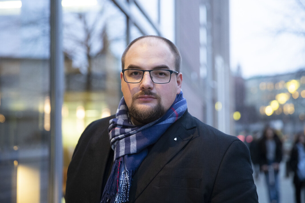 Ansvarlig redaktør og dagligleder Erik Waatland i Medier24 kutter nå egen lønn med 30 prosent. Ansvarlig redaktør og dagligleder Erik Waatland i Medier24 kutter nå egen lønn med 30 prosent.