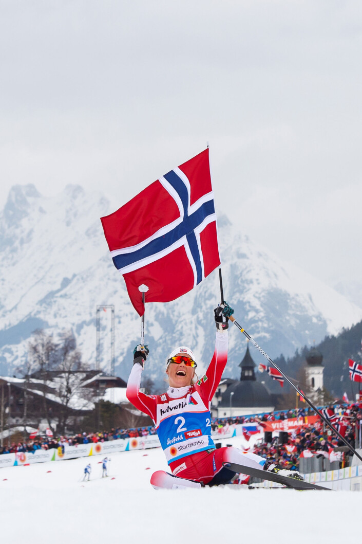 Norges Therese Johaug jubler etter å ha vunnet kvinnenes 30 km under ski-VM i Seefeld, Østerrike. Norges Therese Johaug jubler etter å ha vunnet kvinnenes 30 km under ski-VM i Seefeld, Østerrike.