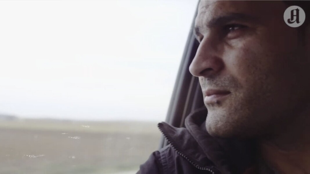 Afshin Ismaeli er både foran og bak kamera i Aftenpostens serie I ruinene av den islamske staten. Sammen med Vegard Lund Bergheim er han Årets videojournalist 2019. Afshin Ismaeli er både foran og bak kamera i Aftenpostens serie I ruinene av den islamske staten. Sammen med Vegard Lund Bergheim er han Årets videojournalist 2019.
