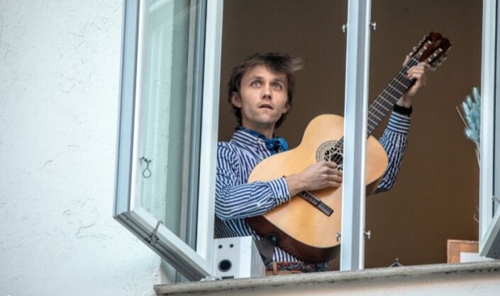 Aftenpostens Morten Uglum løste en sak om hjemmekonsertene med telelinse og god avstand. Aftenpostens Morten Uglum løste en sak om hjemmekonsertene med telelinse og god avstand.