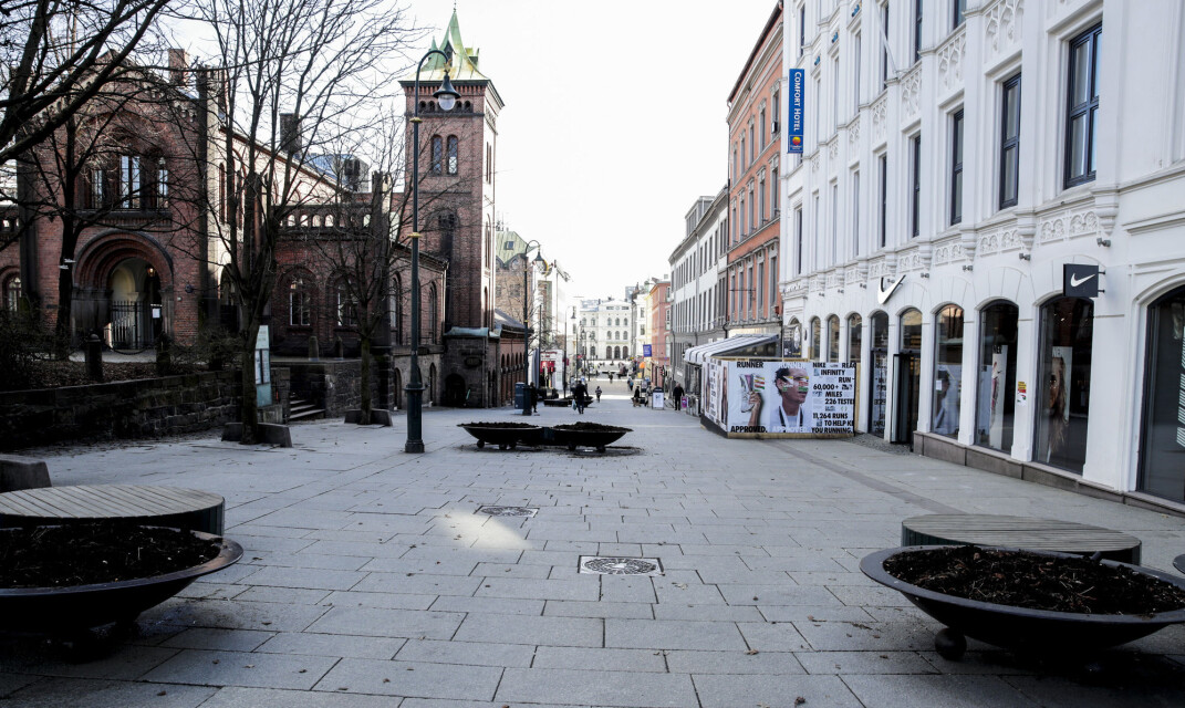 17. mars er folk tro mot dugnaden og holder seg borte fra Karl Johans gate i Oslo. 17. mars er folk tro mot dugnaden og holder seg borte fra Karl Johans gate i Oslo.