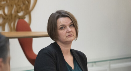 – Jeg har fått henvendelser fra noen som sier at det er livsfarlig å ha en slik debatt. Det vil jeg bare si at jeg er helt uenig i – Jeg har fått henvendelser fra noen som sier at det er livsfarlig å ha en slik debatt. Det vil jeg bare si at jeg er helt uenig i
