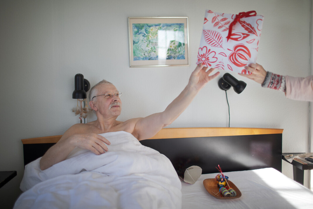 «Pappa får bursdagsgaver». «Pappa får bursdagsgaver».