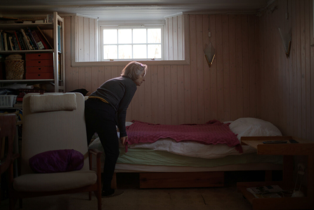 «Mamma rer opp senga i kjelleren». «Mamma rer opp senga i kjelleren».