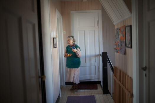 «Mamma som vekker pappa om morgenen på hans 66. bursdag». «Mamma som vekker pappa om morgenen på hans 66. bursdag».