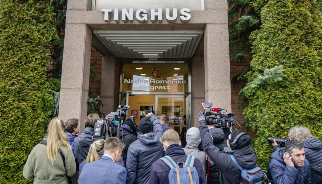 Både fotografer og journalister sto tett sammen i april før fengslingsmøtet til Tom Hagen i Romerike tingrett. Det er fotografer som i størst grad har vært i slike mulige «smittesituasjoner». Både fotografer og journalister sto tett sammen i april før fengslingsmøtet til Tom Hagen i Romerike tingrett. Det er fotografer som i størst grad har vært i slike mulige «smittesituasjoner».