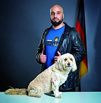 Artisten Abdelkarim Zemhouteder var med i fjernsynsteamet som fredag ettermiddag ble angrepet i Berlin sentrum. Artisten Abdelkarim Zemhouteder var med i fjernsynsteamet som fredag ettermiddag ble angrepet i Berlin sentrum.
