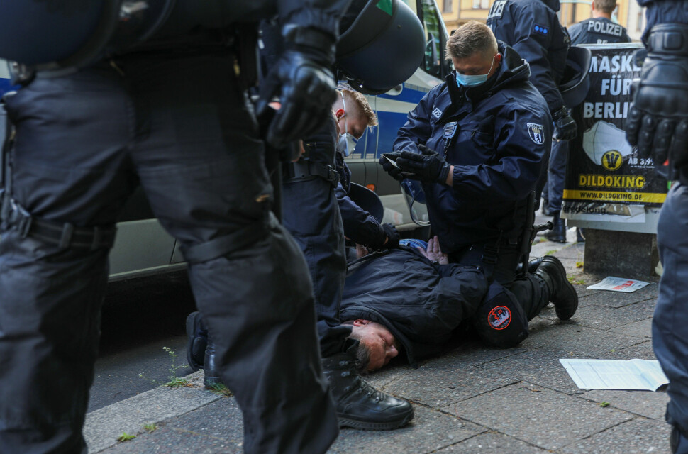 I tillegg til de tradisjonelle 1. mai-demonstrasjonene, var det flere grupperinger i Berlin som demonstrerte mot korona-tiltakene. Bildet er ikke fra angrepet på teamet til ZDF.