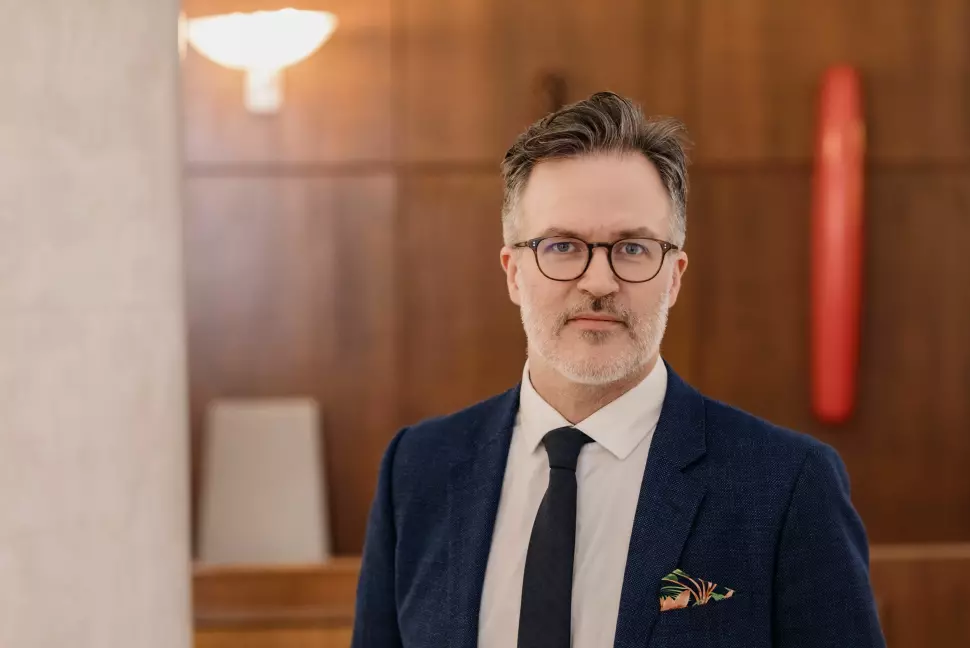 Knut Aastad Bråten har bakgrunn som blant annet journalist og redaktør. Nå gir han seg i politikken.