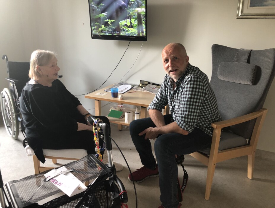 Gisle Oddstad og Frode Hansen var fotografene i Skup-teamet. Her snakker Oddstad med Lillemor, som VG fortalte historien til. Gisle Oddstad og Frode Hansen var fotografene i Skup-teamet. Her snakker Oddstad med Lillemor, som VG fortalte historien til.