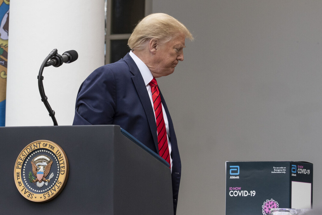 President Donald Trump var ikke spesielt munter da han gikk av talerstolen mandag i Washington. President Donald Trump var ikke spesielt munter da han gikk av talerstolen mandag i Washington.