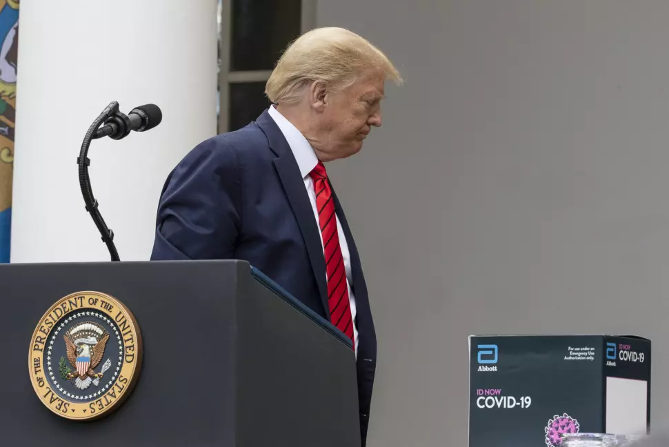 President Donald Trump var ikke spesielt munter da han gikk av talerstolen mandag i Washington.