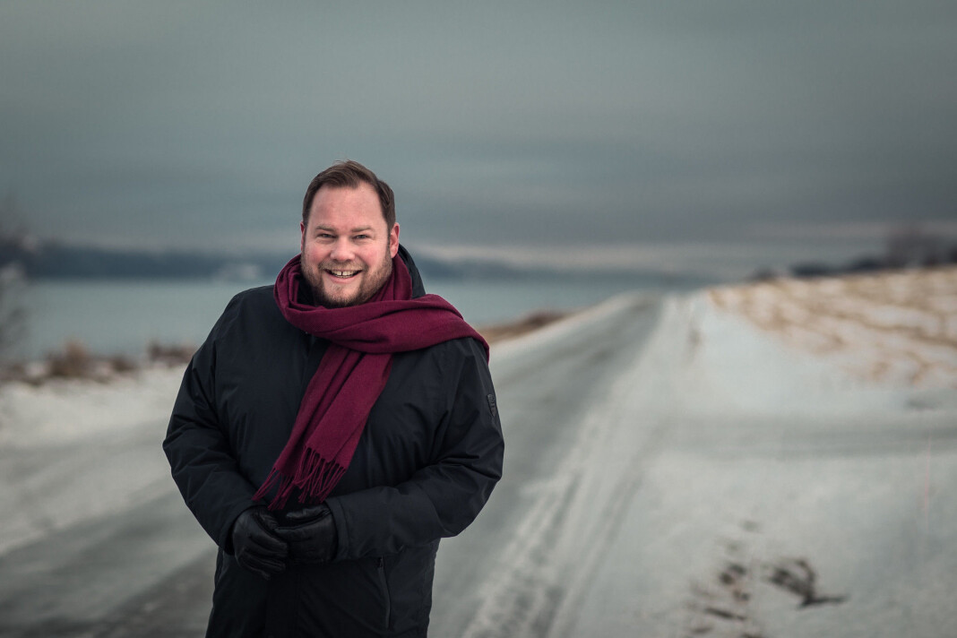 Pål Plassens drømmeoverskrifter er «Verden fri for korona» og «P1-Pål: Her er min nye kjæreste». Han leder radioprogrammet «Plassen» på NRK P1. Pål Plassens drømmeoverskrifter er «Verden fri for korona» og «P1-Pål: Her er min nye kjæreste». Han leder radioprogrammet «Plassen» på NRK P1.
