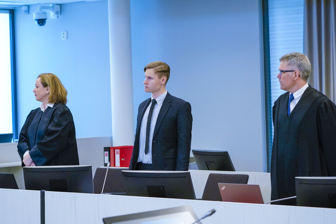 Terror- og drapstiltalte Philip Manshaus flankert av sine forsvarere Unni Fries og Audun Beckstrøm i Asker og Bærum tingrett i Sandvika. Foto: Lise Åserud / NTB scanpix Terror- og drapstiltalte Philip Manshaus flankert av sine forsvarere Unni Fries og Audun Beckstrøm i Asker og Bærum tingrett i Sandvika. Foto: Lise Åserud / NTB scanpix