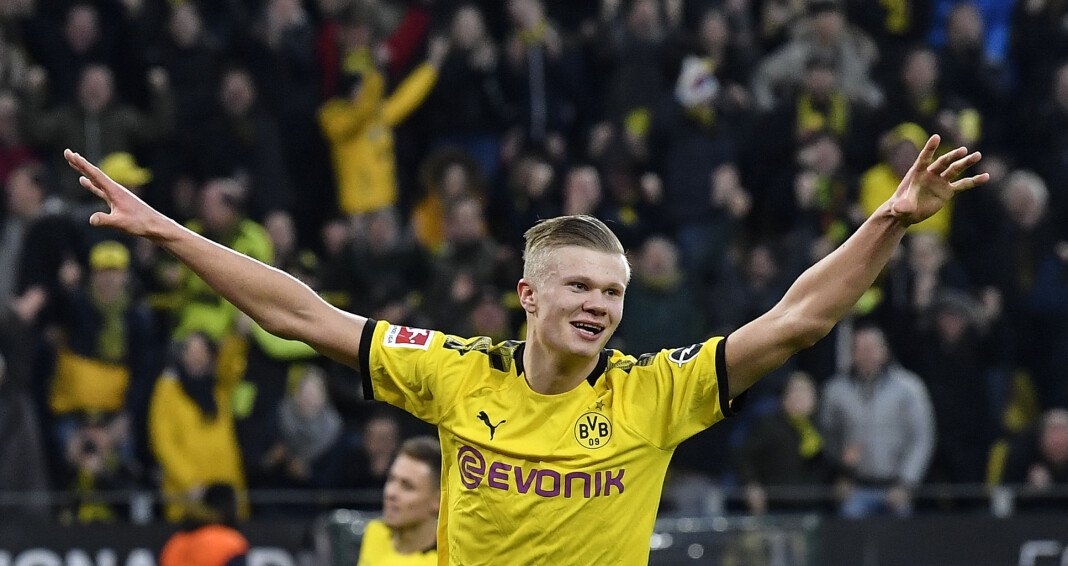Det blir ikke slike scener når Bundesliga starter opp igjen, med en vegg av tilskuere bak jublende spillere. Tyske TV-seere kan likevel velge lydspor med tribunelyd framfor den ekte følelsen av «spøkelseskamper». Det blir ikke slike scener når Bundesliga starter opp igjen, med en vegg av tilskuere bak jublende spillere. Tyske TV-seere kan likevel velge lydspor med tribunelyd framfor den ekte følelsen av «spøkelseskamper».