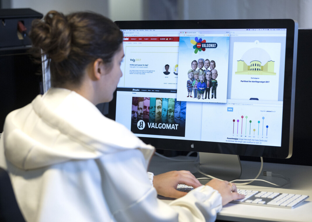 Andelen lesere av papiravisenes nettsider er nå dobbelt så stor som andelen som leste papiraviser, 55 mot 27 prosent. Andelen lesere av papiravisenes nettsider er nå dobbelt så stor som andelen som leste papiraviser, 55 mot 27 prosent.