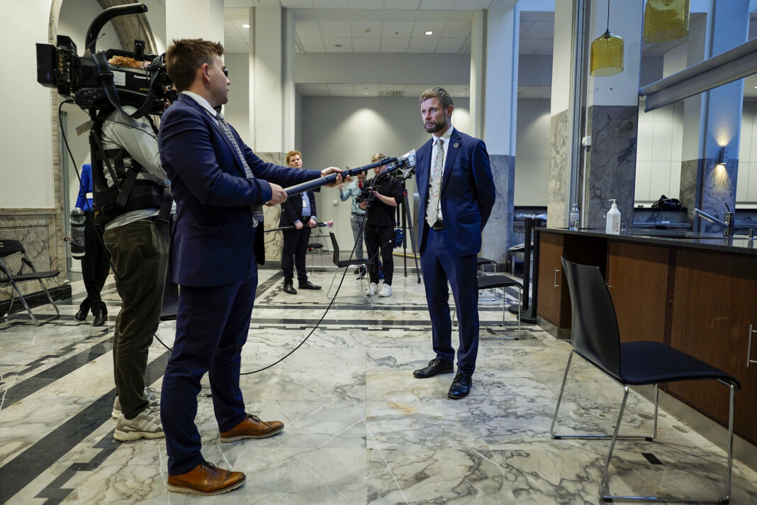 Helse- og omsorgsminister Bent Høie (H) under en pressekonferanse om koronatiltak. Helse- og omsorgsminister Bent Høie (H) under en pressekonferanse om koronatiltak.