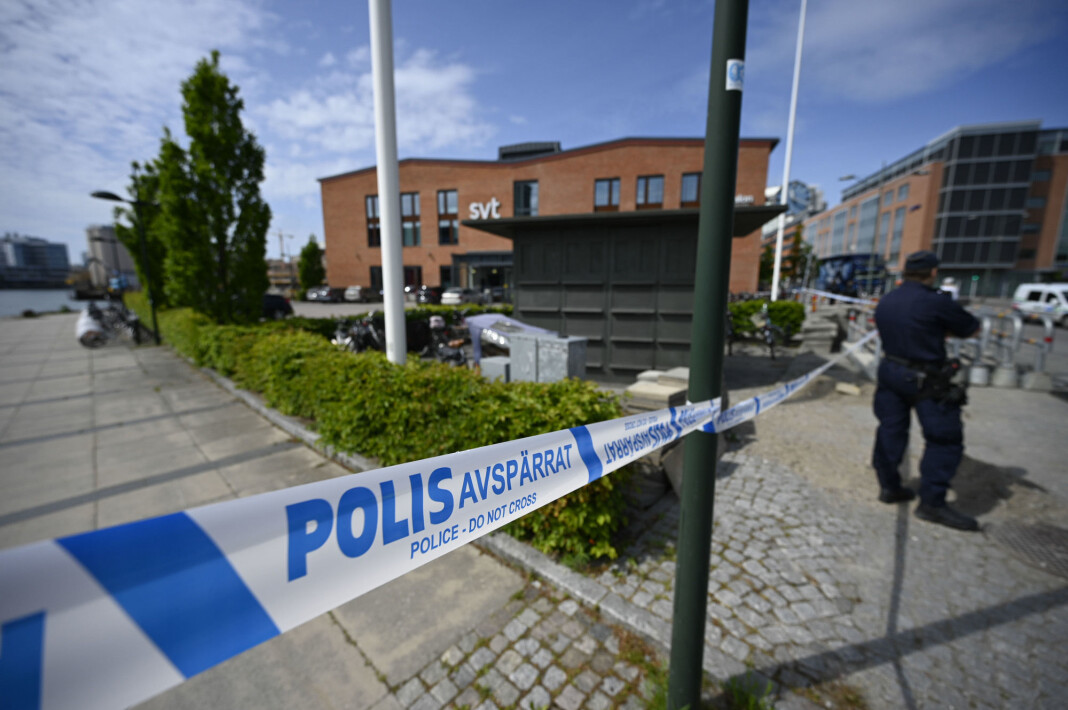 Politiet har sperret av et område ved den svenske TV-stasjonen SVTs lokaler i Malmö etter funn av en mistenkelig gjenstand. Politiet har sperret av et område ved den svenske TV-stasjonen SVTs lokaler i Malmö etter funn av en mistenkelig gjenstand.