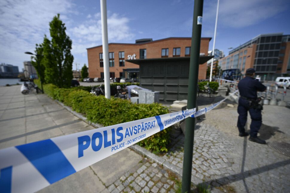 Politiet har sperret av et område ved den svenske TV-stasjonen SVTs lokaler i Malmö etter funn av en mistenkelig gjenstand. Politiet har sperret av et område ved den svenske TV-stasjonen SVTs lokaler i Malmö etter funn av en mistenkelig gjenstand.