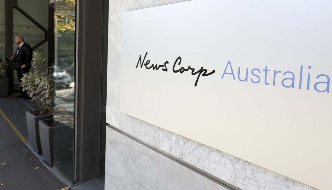 Rupert Murdochs News Corp legger ned over 100 papiraviser i Australia. Rupert Murdochs News Corp legger ned over 100 papiraviser i Australia.