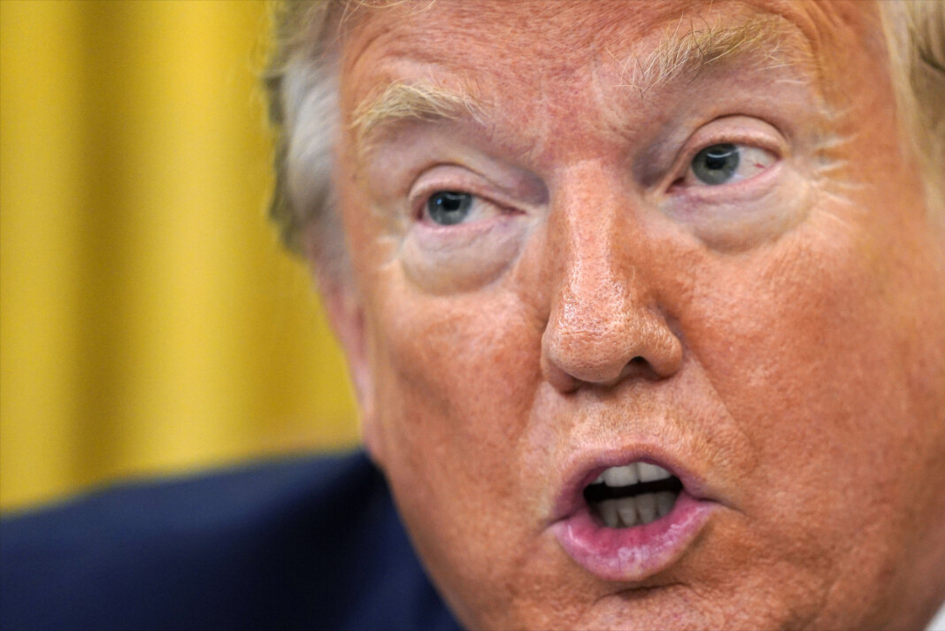 Twitter har merket en Donald Trumps meldinger og hevder at den amerikanske presidenten oppfordrer til voldsbruk. Twitter har merket en Donald Trumps meldinger og hevder at den amerikanske presidenten oppfordrer til voldsbruk.