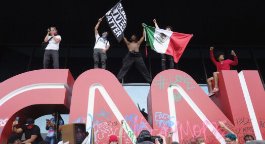 Demonstranter angrep hovedkvarteret til CNN