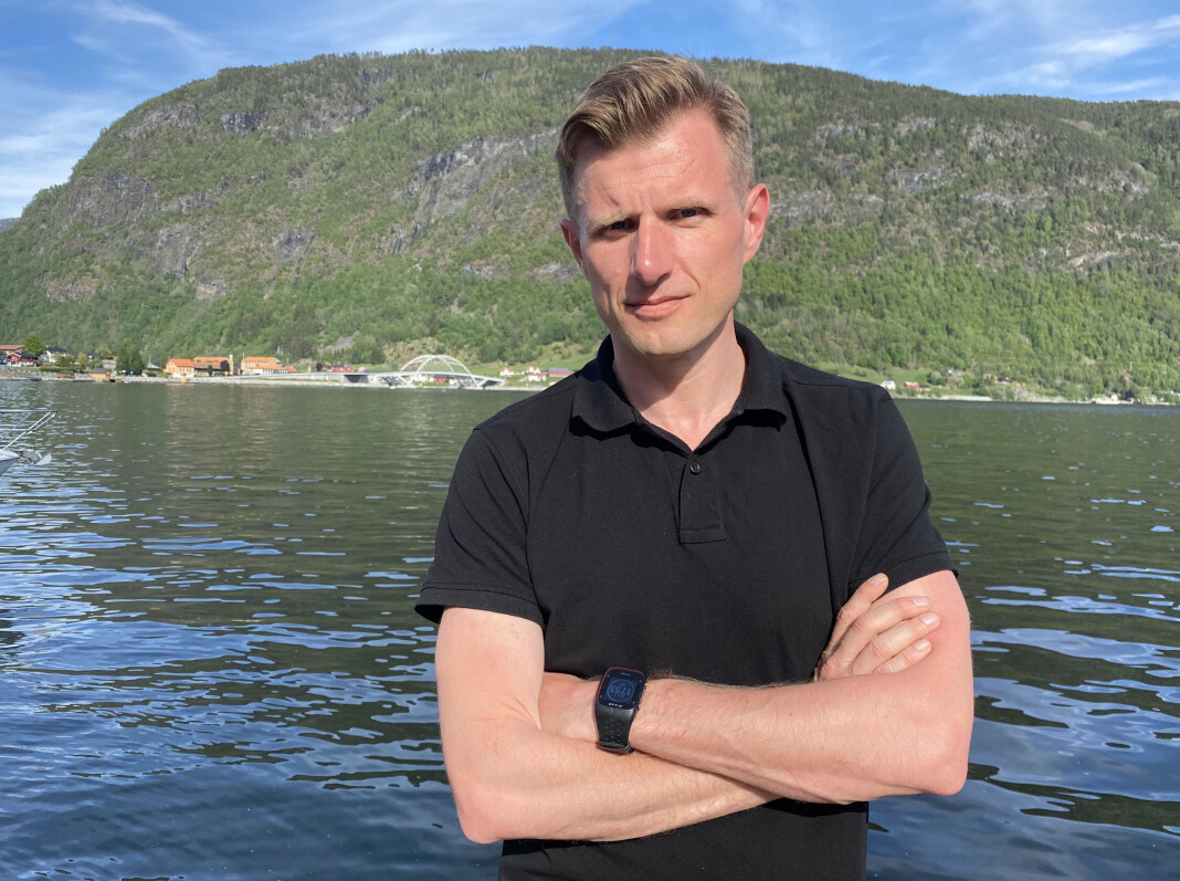 «Der ingen skulle tru at nokon kunne bu»-programleder Arve Uglum ble ny toppsjef i Sogn Avis. «Der ingen skulle tru at nokon kunne bu»-programleder Arve Uglum ble ny toppsjef i Sogn Avis.
