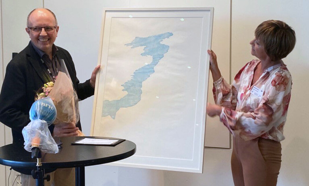 Prisvinnar Eivind Molde og juryleiar Solveig Barstad. Prisvinnar Eivind Molde og juryleiar Solveig Barstad.