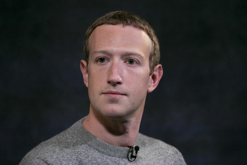 Facebooks administrerende direktør Mark Zuckerberg blir bedt om å endre holdning til hva plattformen lar passere.