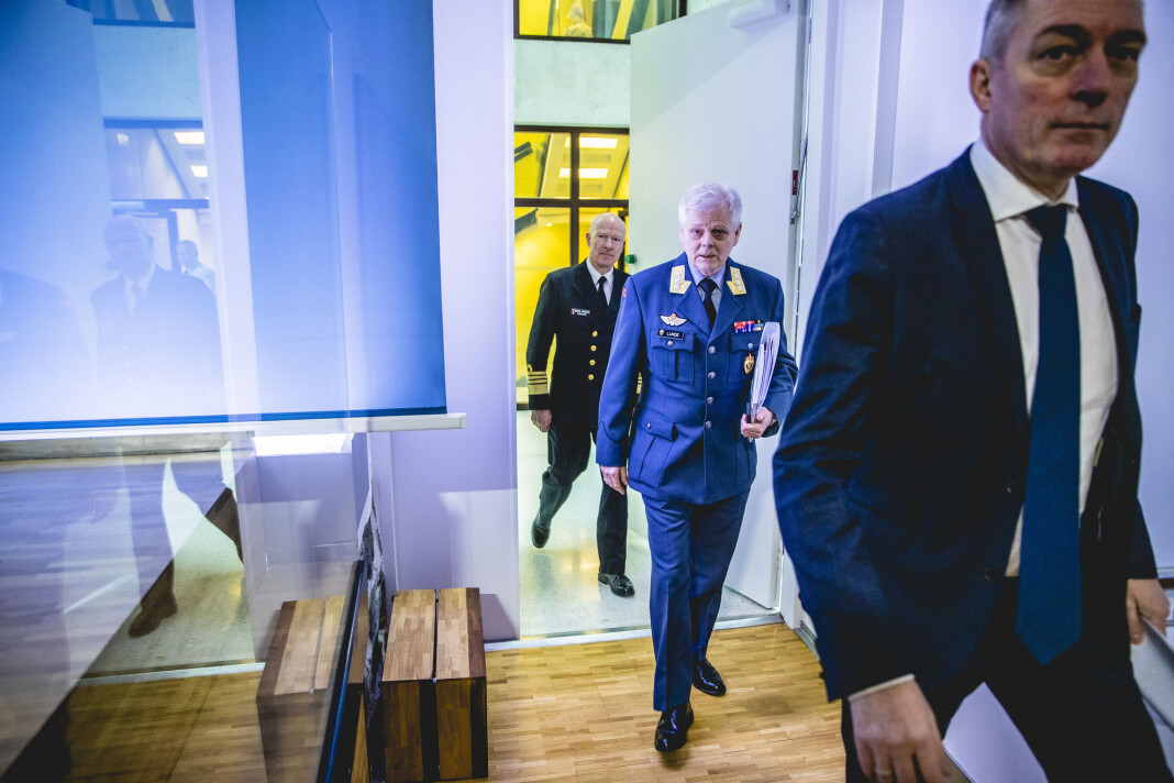 Forsvarssjef Haakon Bruun-Hanssen, sjef for Etterretningstjenesten, generalløytnant Morten Haga Lunde, og forsvarsminister Frank Bakke-Jensen. Forsvarssjef Haakon Bruun-Hanssen, sjef for Etterretningstjenesten, generalløytnant Morten Haga Lunde, og forsvarsminister Frank Bakke-Jensen.