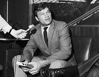 Baseball-spiller Jim Bouton gikk fra å være idrettsutøver til å bli sportsjournalist og forfatter. Baseball-spiller Jim Bouton gikk fra å være idrettsutøver til å bli sportsjournalist og forfatter.