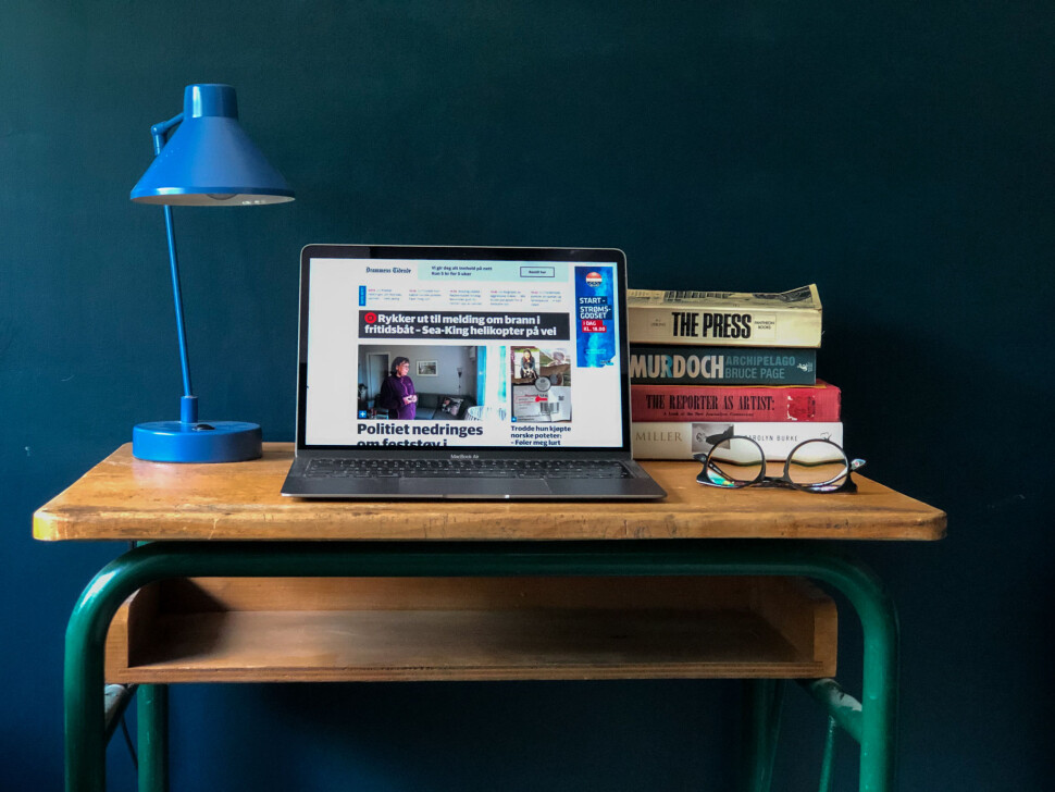 Motviljen mot å betale for digitale nyheter fortsetter å falle i Norge. Her er det Amedia-eide Drammens Tidende som leses. Motviljen mot å betale for digitale nyheter fortsetter å falle i Norge. Her er det Amedia-eide Drammens Tidende som leses.
