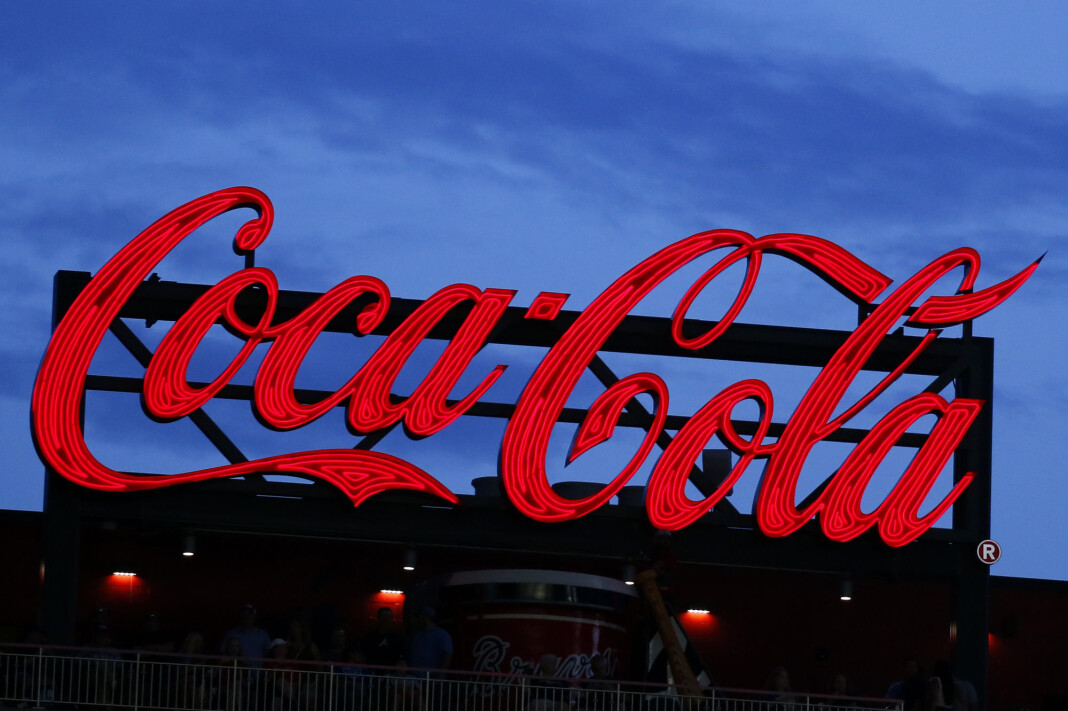 Coca-Cola vil bruke pausen til å evaluere sin annonseringspolitikk. Coca-Cola vil bruke pausen til å evaluere sin annonseringspolitikk.